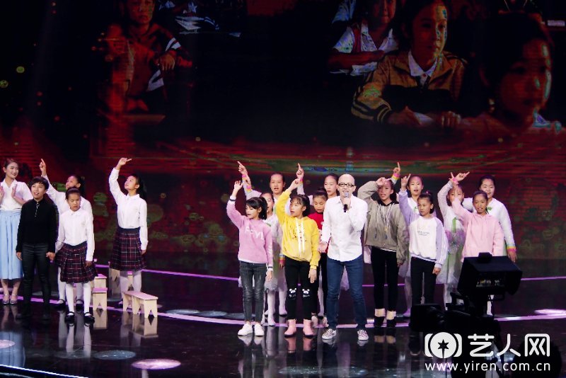 平安“志愿中国”与支教学生合作舞台.jpg