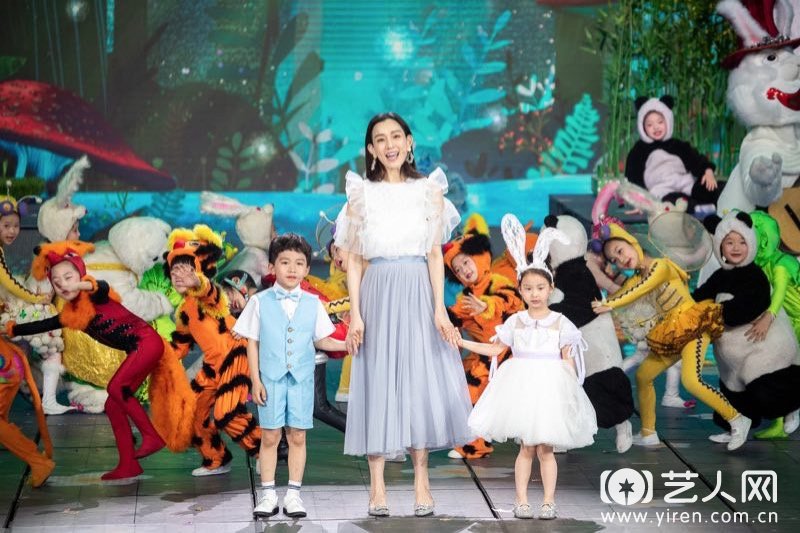 范玮琪与小朋友共同演唱《动物森林》.jpg