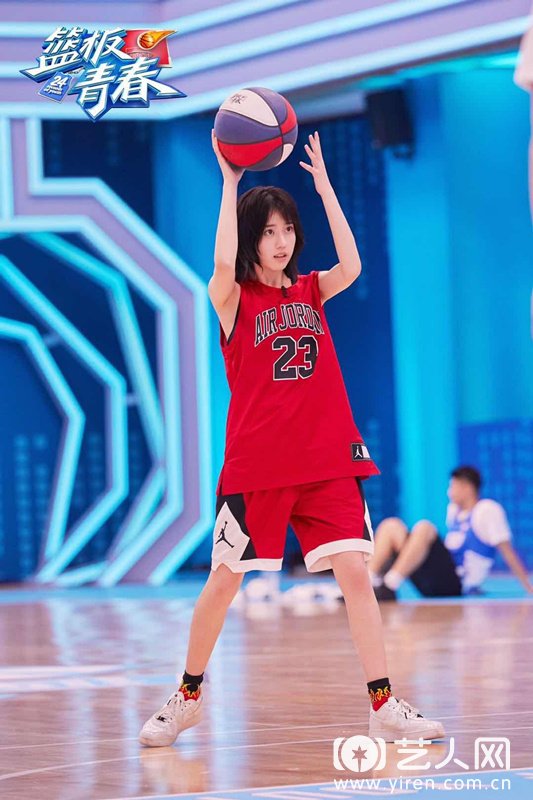 李凯馨《篮板青春》被称“赤木晴子”.jpg
