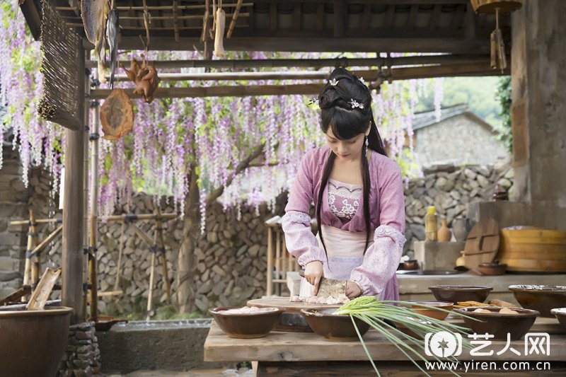 斯琴高丽《人间烟火花小厨》演女二5.jpg