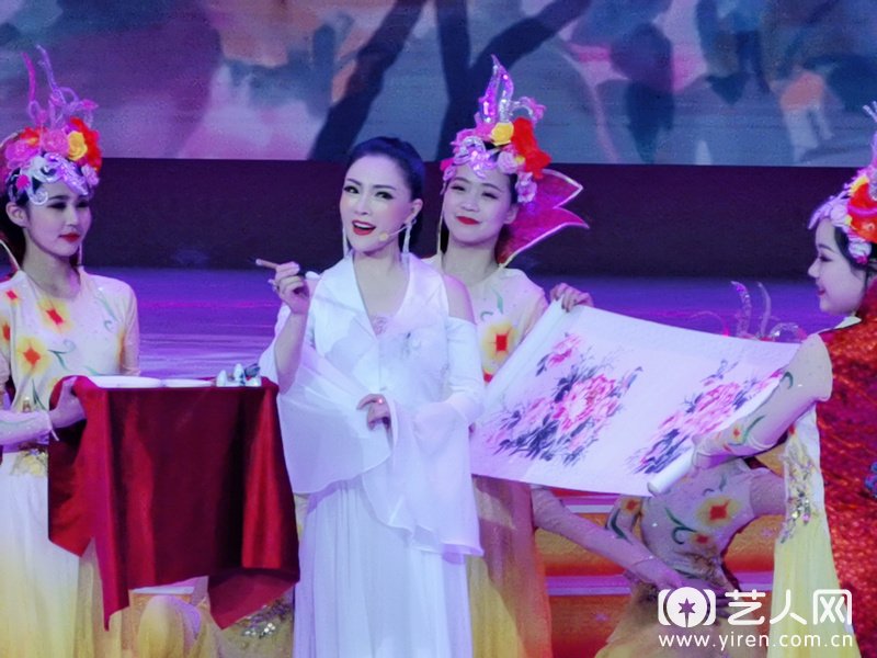 段红携新歌《国画牡丹》首登新疆卫视2020年春晚.jpg